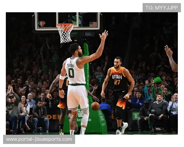 凯尔特人客场121-110击败勇士,波尔津吉斯面对旧主完成首秀 凯尔特人客场121-110击败勇士,波尔津吉斯面对旧主完成首秀