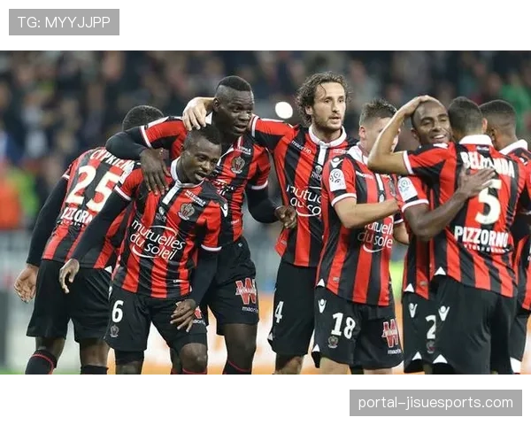 里昂3-2圣埃蒂安,火爆德比中双方防守动作过大,合计产生8张黄牌