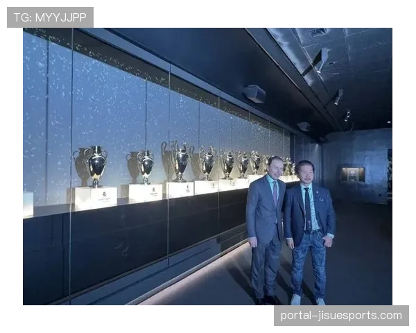 伯纳乌球场改造完成，新铺设的混合草皮据称能减少传中球不规则弹跳